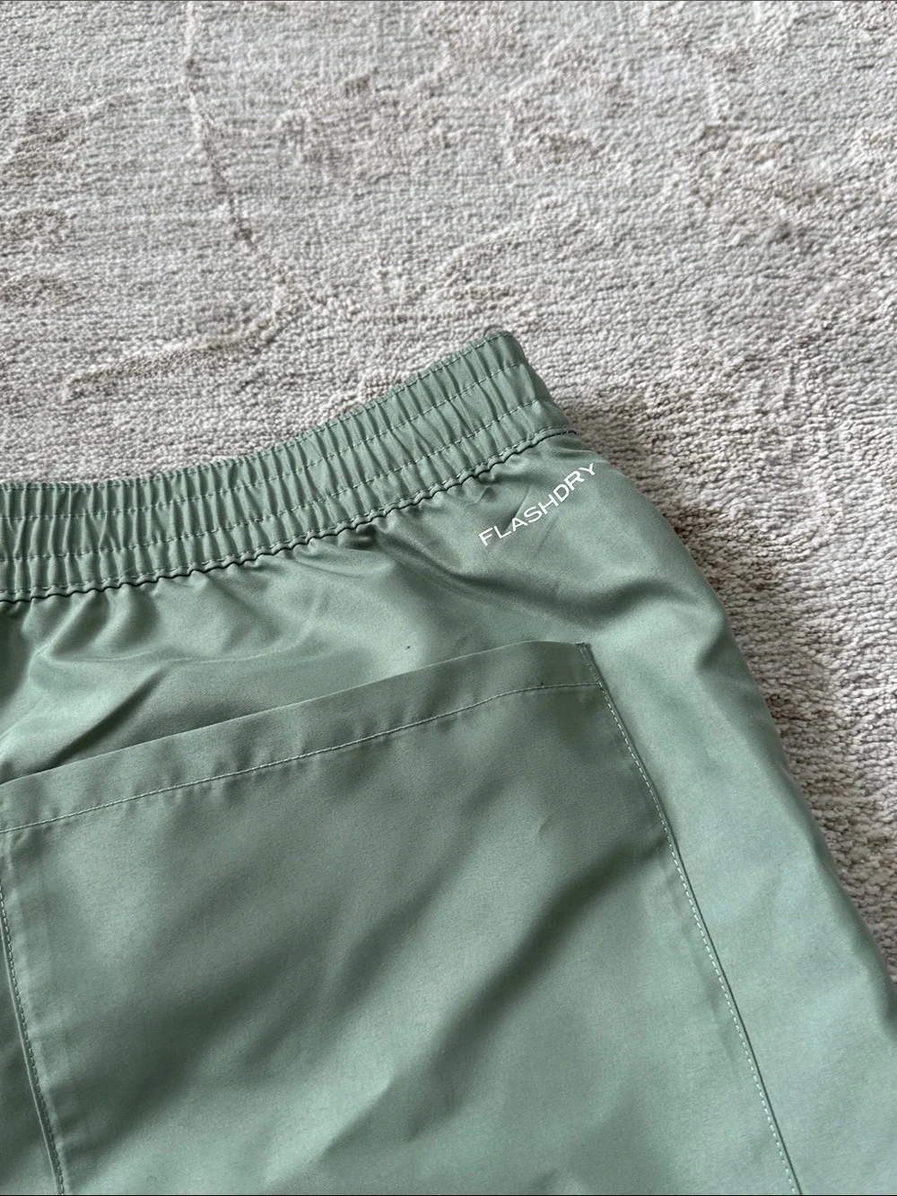 The North Face Men's Large Water Shorts in Slate Moss color. Flash dry materials